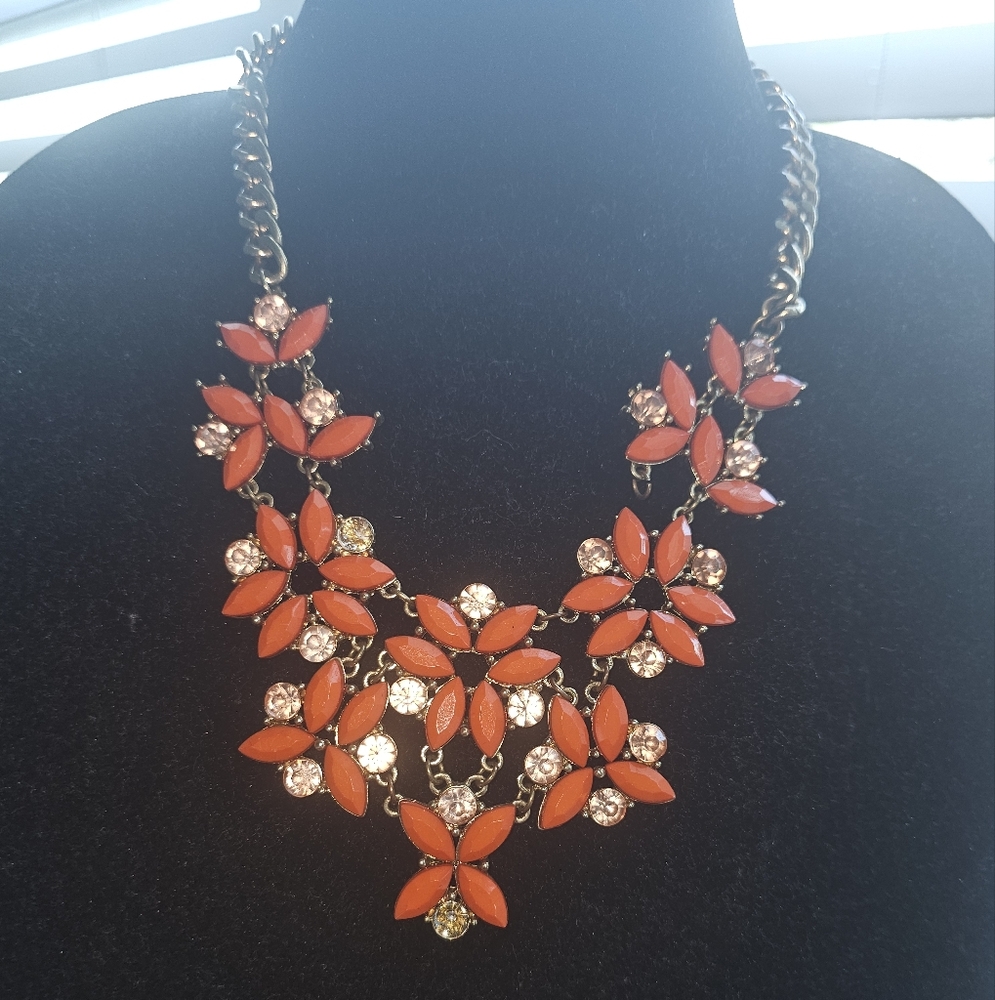 Elegant Floral Necklace in Orange and Goldtone.